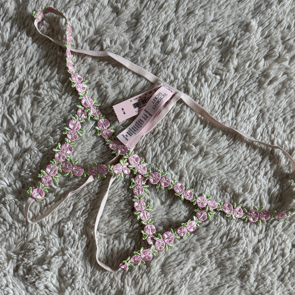NWT VS Angels Floral Embroidered V-string